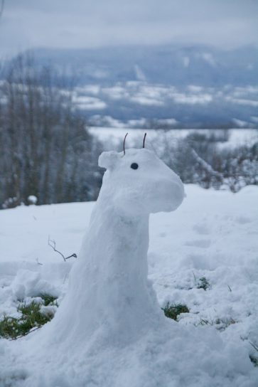 La girafe de neige made in pierre