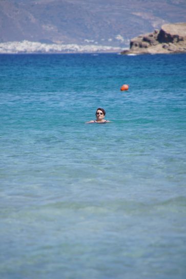 Pascale, seule courageuse dans une eau à moins de 20°